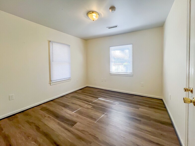 Building Photo - 404 N 10th Ave