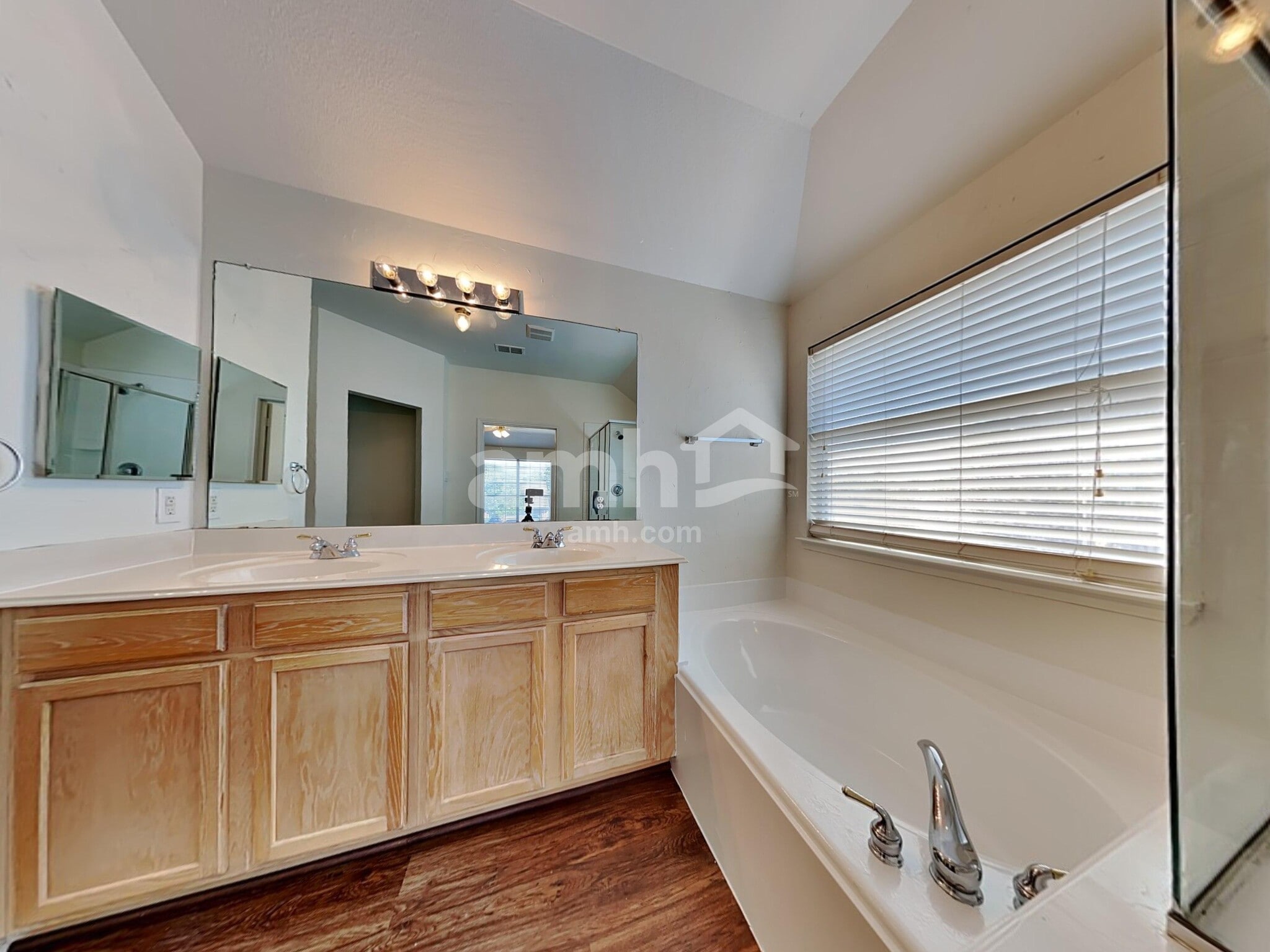 Building Photo - 2820 Hereford Rd