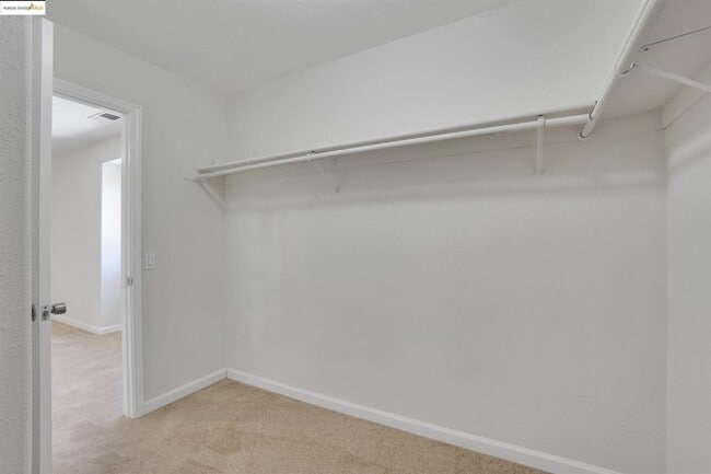 Building Photo - GREAT CUL DE SAC LOCATION IN PRIME TRACY N...
