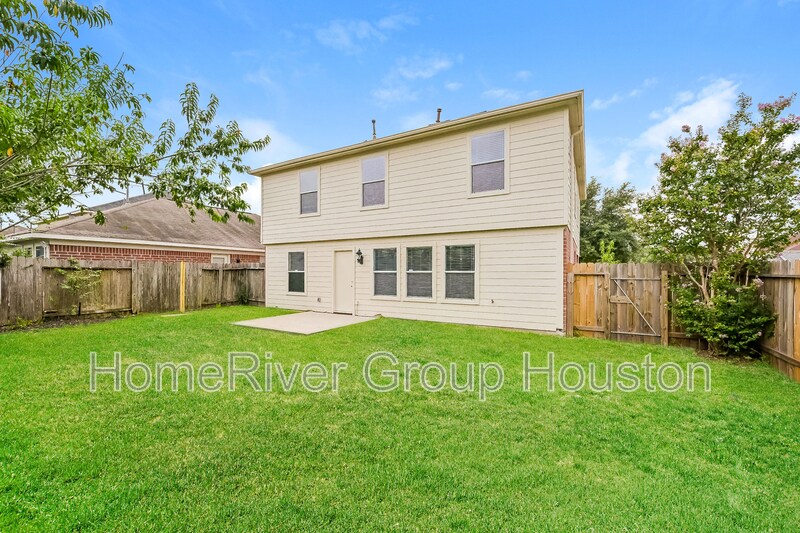 Building Photo - 20942 Foxwood Garden Dr