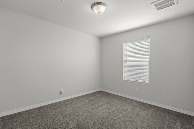 Building Photo - 4-Bed, 3.5-Bath Home in 79928
