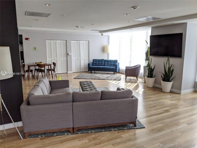 Building Photo - 133 NE 2nd Ave