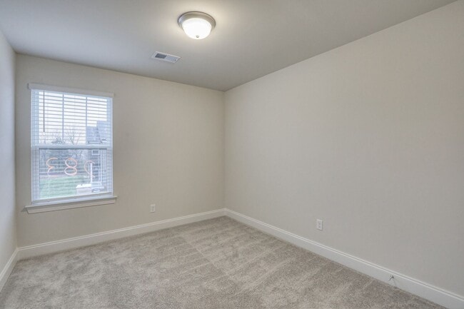 Building Photo - 1705 Tahoma Dr