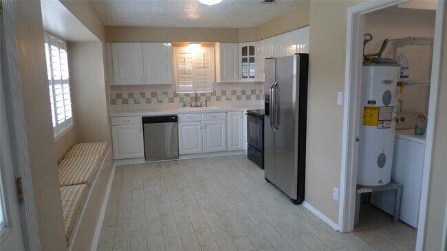 Building Photo - 14122 Bateau Dr