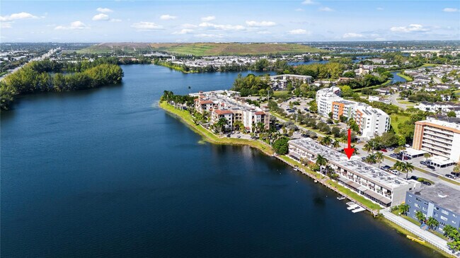 Building Photo - 1100 Crystal Lake Dr