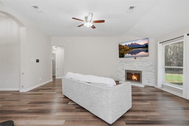 Building Photo - 28826 Forest Hill Dr