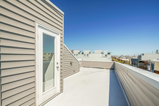 Building Photo - Stunning 4-Bedroom Townhouse with Garage and Rooftop Deck! Available late May!