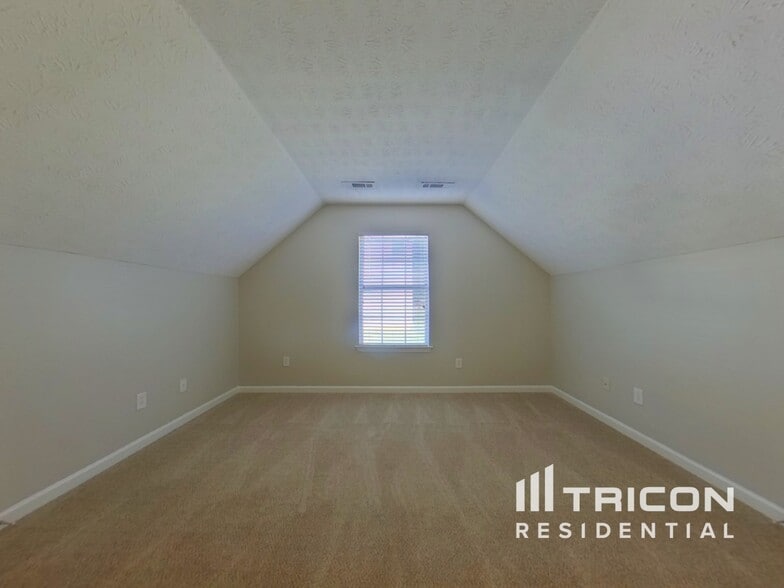 Building Photo - 9765 Moss Pointe Path