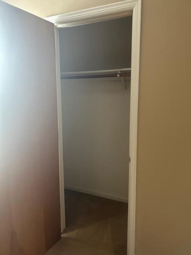 Building Photo - New Listing!