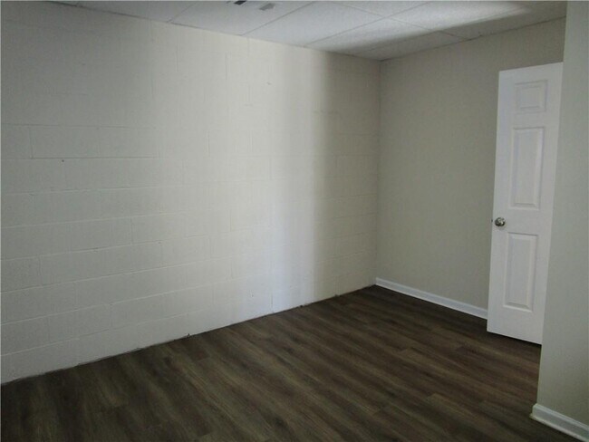 Building Photo - 2429 Thompson Mill Rd