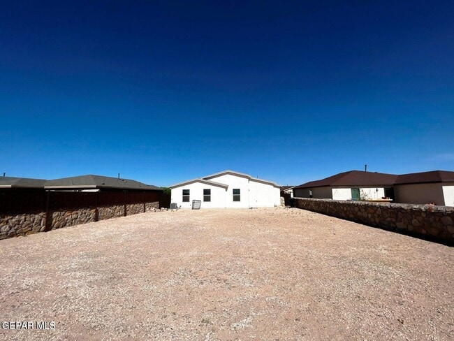 Building Photo - 913 Galaxia Dr