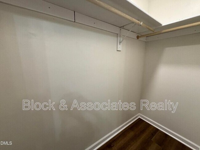 Building Photo - 170 Devin Dr