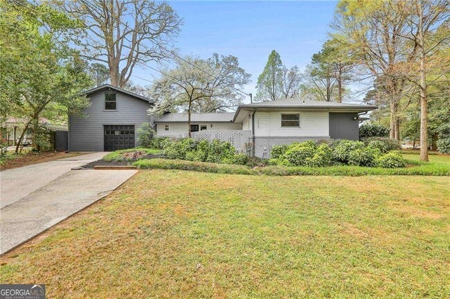 Building Photo - 2037 Lively Ridge Rd NE