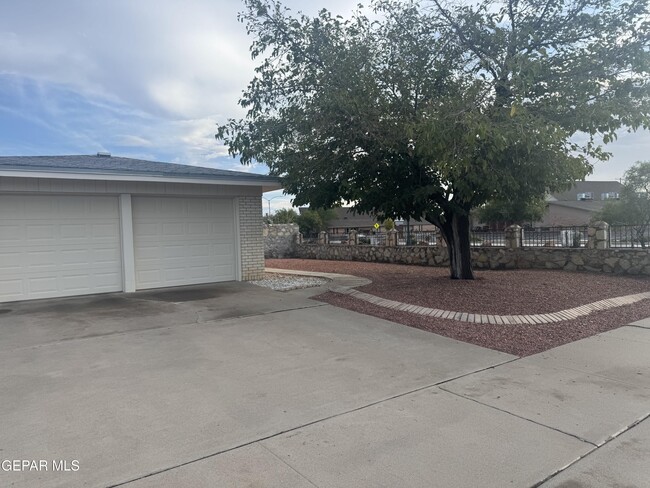 Building Photo - 8800 Sampson Ct