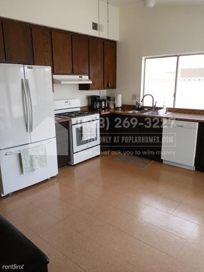 3 br, 2 bath House 2102 E. Russell Road 2102 E Russell Rd Las Vegas NV 89119 Apartment