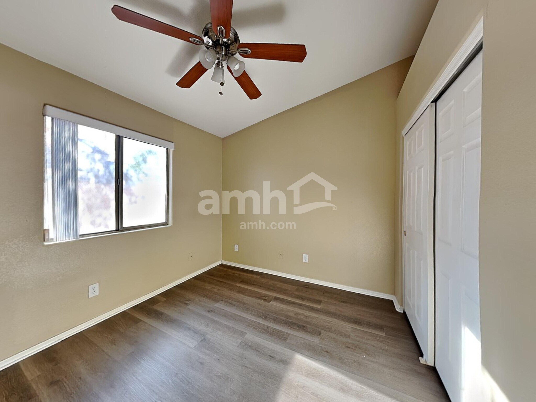 Building Photo - 1925 E Palomino Dr