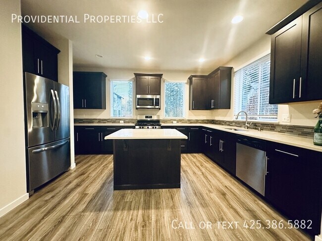 Building Photo - 12915 20th Dr W