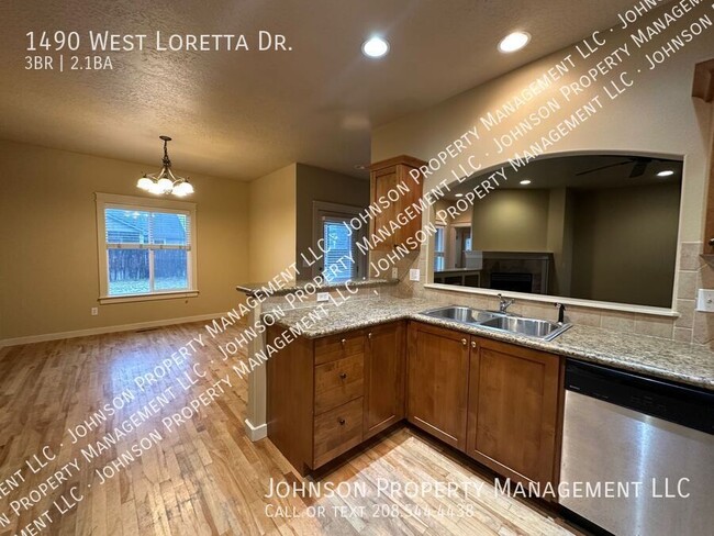 Building Photo - Elegant 3-Bedroom Meridian Home with Priva...