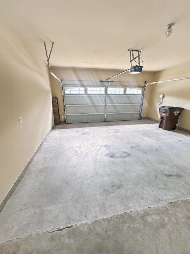 Building Photo - 815 Expedition Way