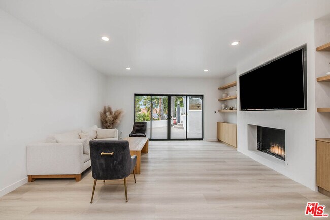 Building Photo - 4961 Marmol Dr