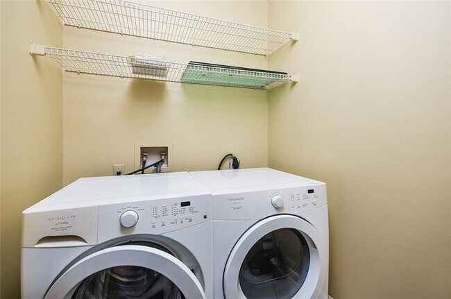 Building Photo - 2865 Lenox Rd NE