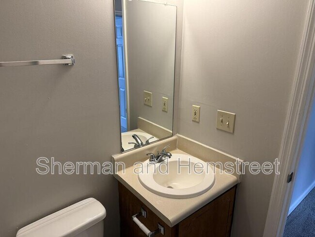 Building Photo - 520 Commons Dr