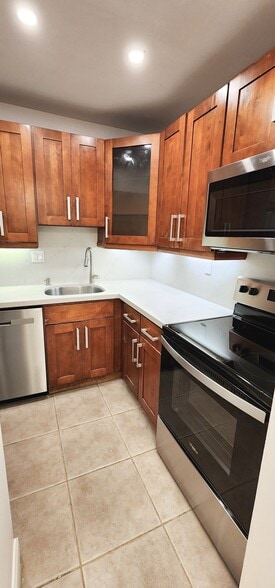 Kitchen - 10403 N Kendall Dr