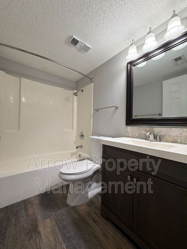 Building Photo - 3405 Holdrege St