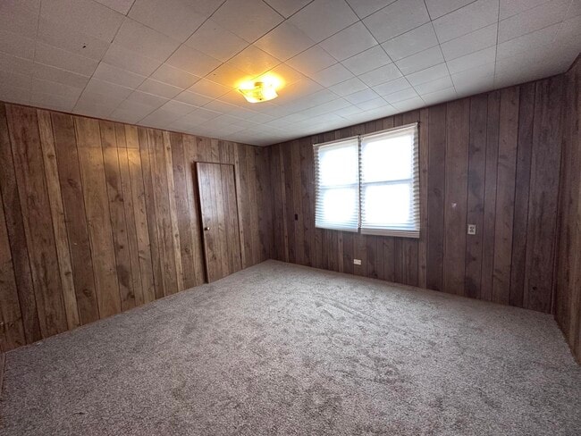 Building Photo - 905 Oak-