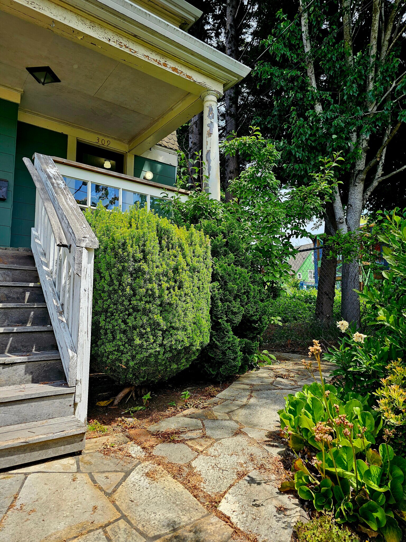 Building Photo - 309 NE Graham St