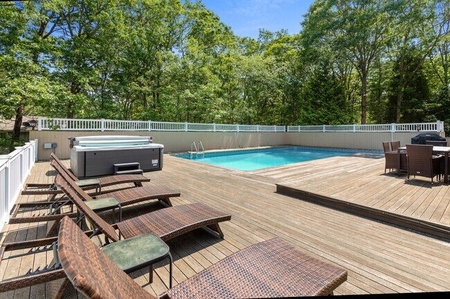 Building Photo - 60 Quogue Riverhead Rd