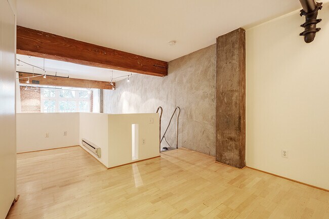 Building Photo - 461 2nd St