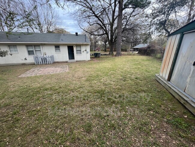 Building Photo - 1215 Mt Moriah Rd