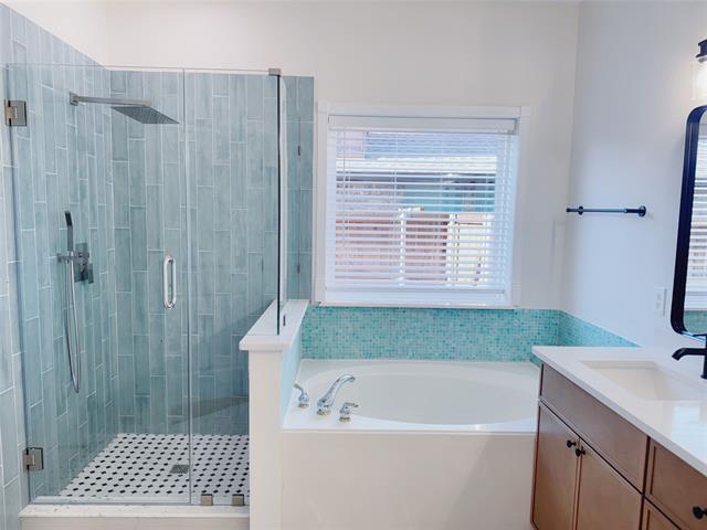 Building Photo - 8339 Davis Dr