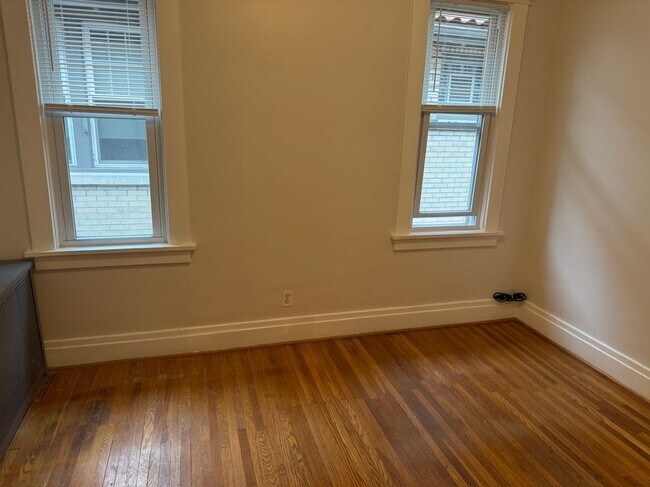 Building Photo - 542 Richmond Ave