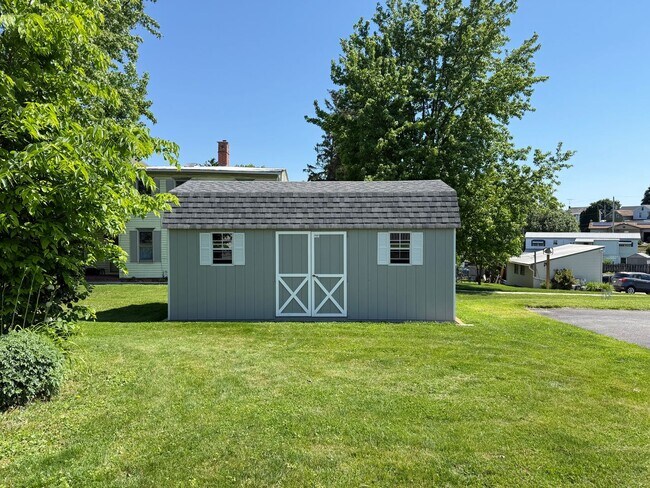 Building Photo - 147 Manheim St
