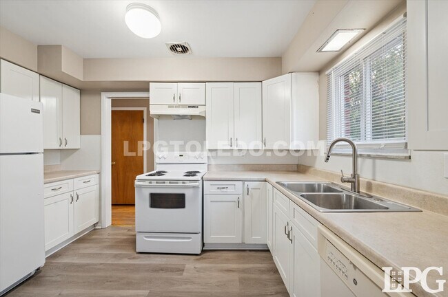 Building Photo - 4424 Westway St