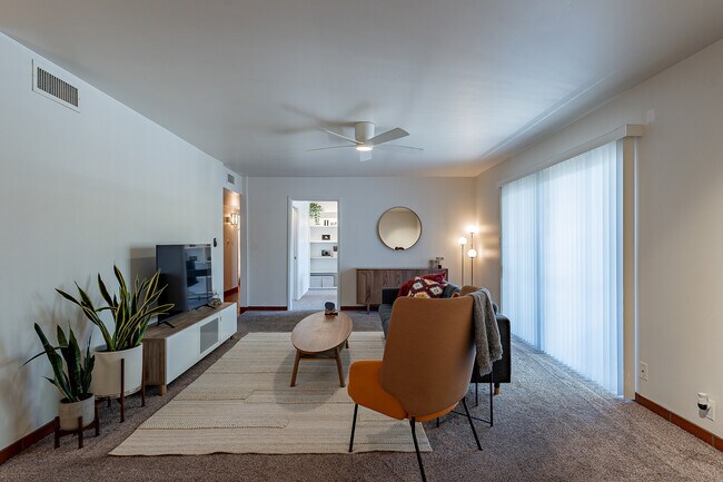 Great room - 3940 E. Timrod St. #226