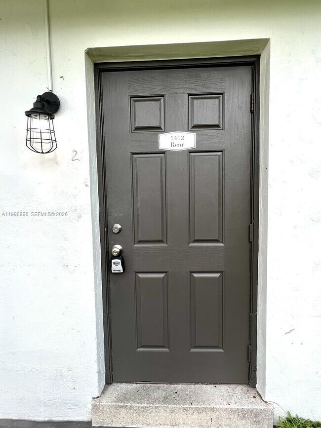 Building Photo - 1412 SW 41st Ave