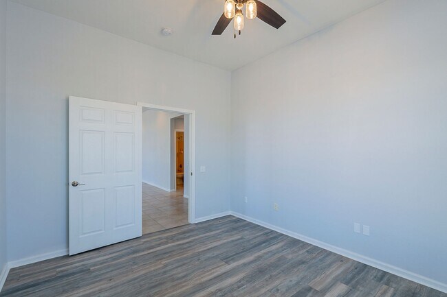 Building Photo - Gated Community!