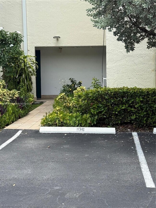 Building Photo - 5838 SW 74th Terrace