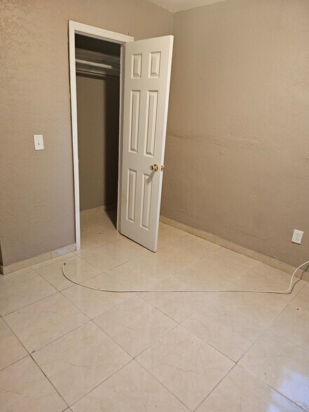 Building Photo - 826 NW 75th St