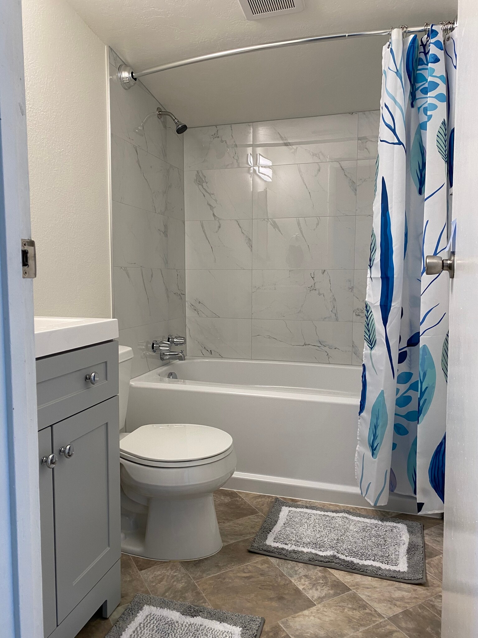 Building Photo - 319 E Baldwin Ave