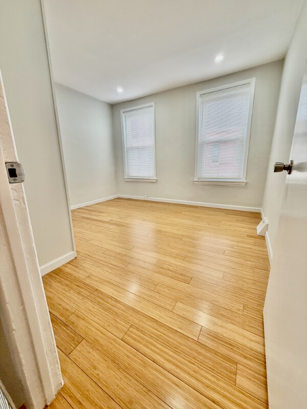 Building Photo - 2606 E Madison St