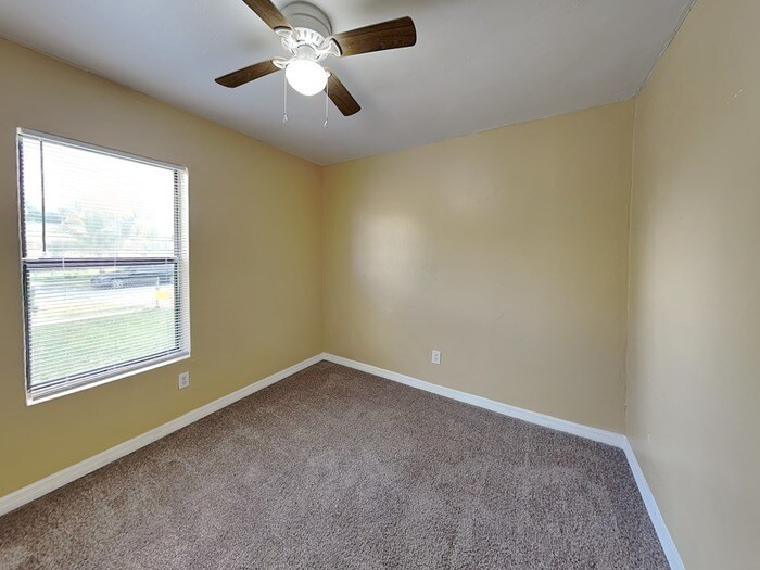 Building Photo - 1737 Ave C NE