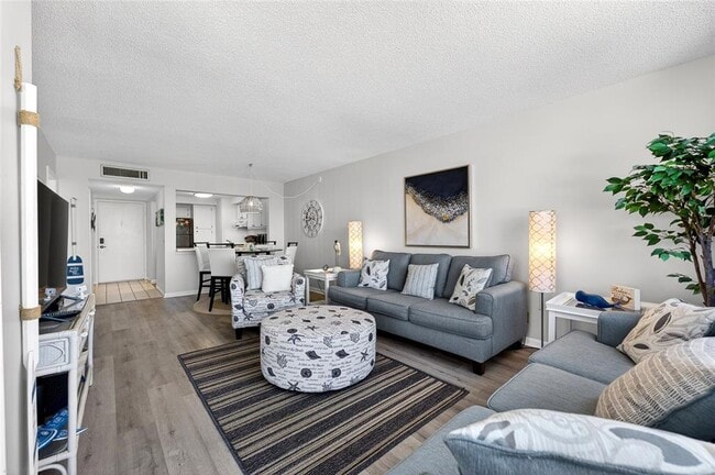 Building Photo - 6218 Palma Del Mar Blvd S