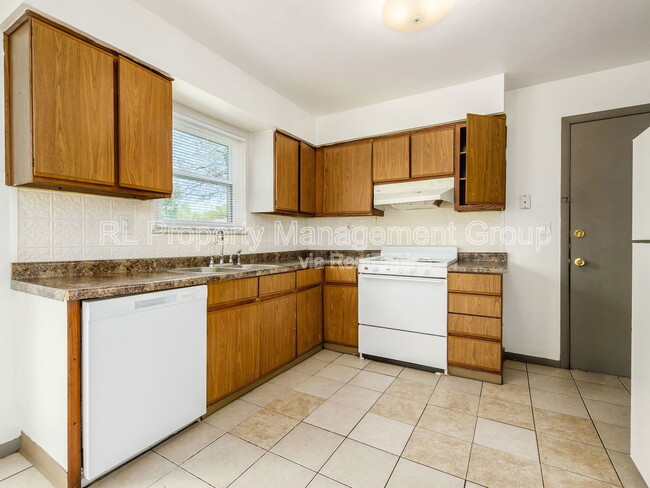 Building Photo - 464 Goshen Ct