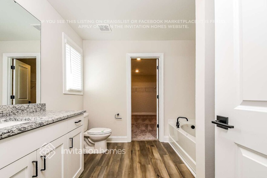 Building Photo - 400 Azalea Gaze Dr