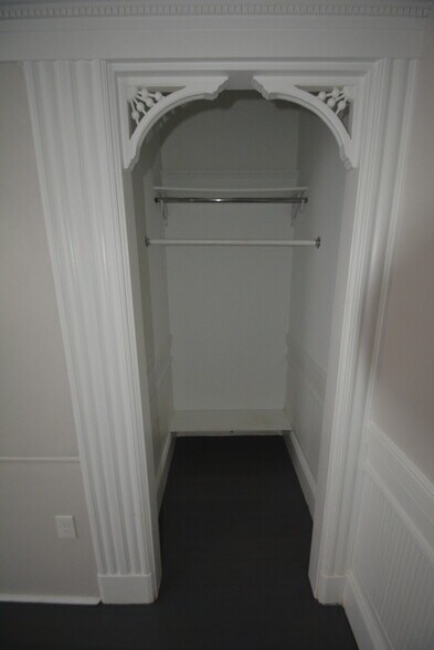 Building Photo - 31 Claybourne St