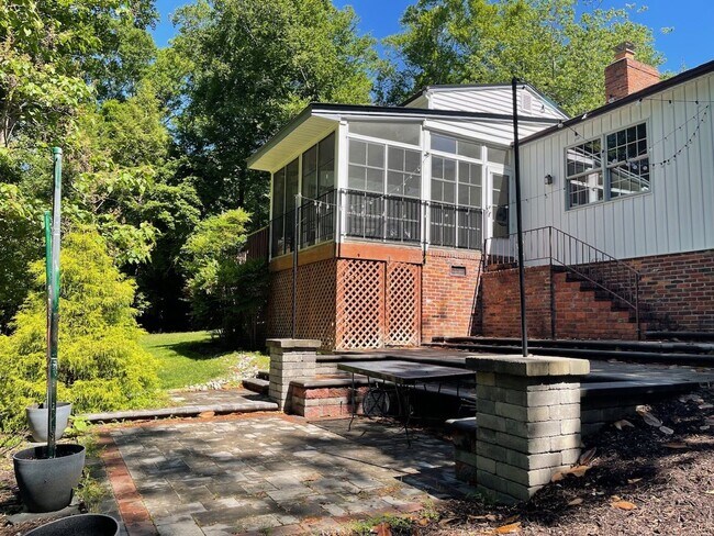 Building Photo - 109 Wake Robin Rd